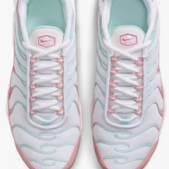 Nike Air Max Plus (GS) 4.5Y, New - Picture 10 of 11